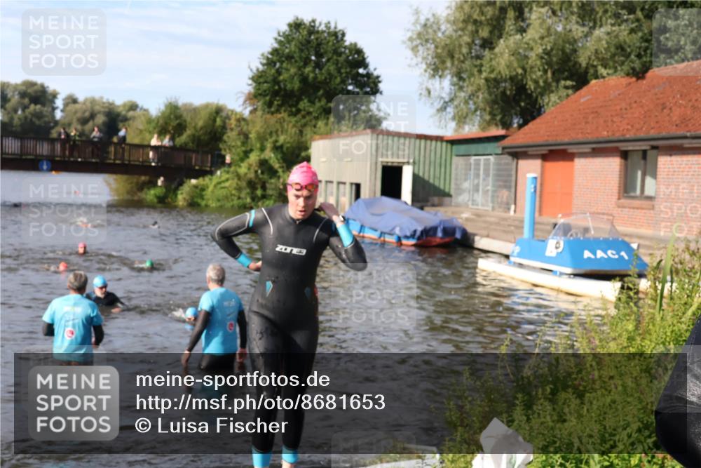 31.08.2025 - Elbe Triathlon Hamburg Luisa Fischer http://msf.ph/oto/8681653 31.08.2025 09:34:26 Schwimmen 777, 820, 880, 901, 920 meine-sportfotos.de