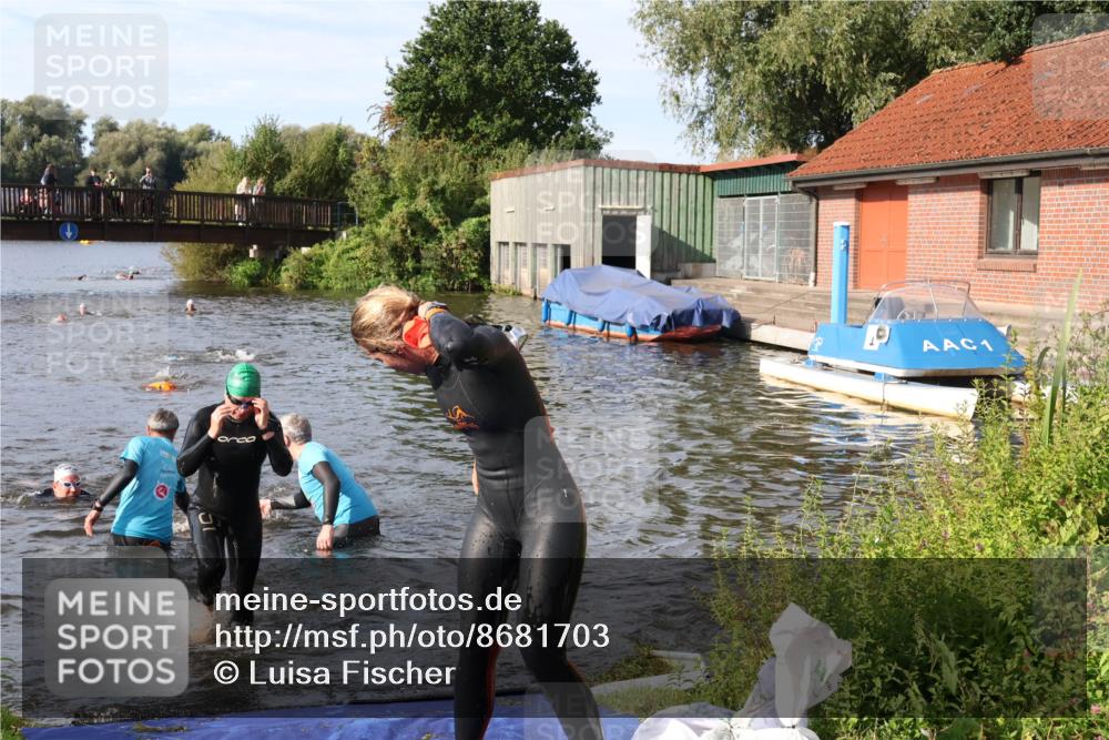 31.08.2025 - Elbe Triathlon Hamburg Luisa Fischer http://msf.ph/oto/8681703 31.08.2025 09:34:43 Schwimmen 675, 850, 890, 902, 912 meine-sportfotos.de