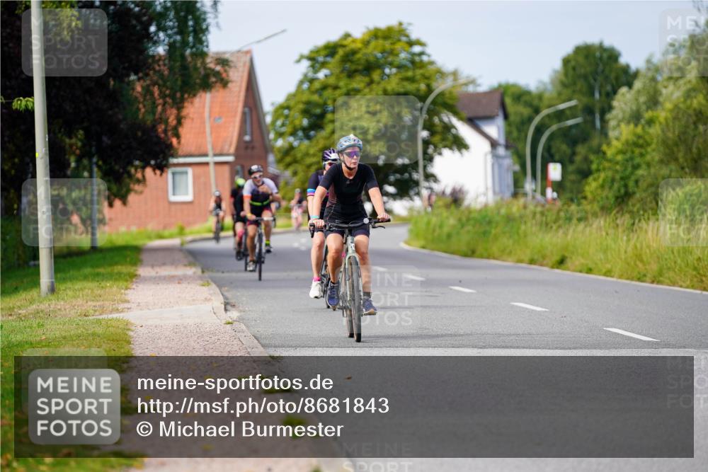 31.08.2025 - Elbe Triathlon Hamburg Michael Burmester http://msf.ph/oto/8681843 31.08.2025 10:58:46 Radfahren 1280, 1415, 1459, 1575 meine-sportfotos.de