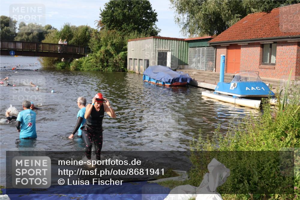 31.08.2025 - Elbe Triathlon Hamburg Luisa Fischer http://msf.ph/oto/8681941 31.08.2025 09:36:49 Schwimmen 861, 894 meine-sportfotos.de