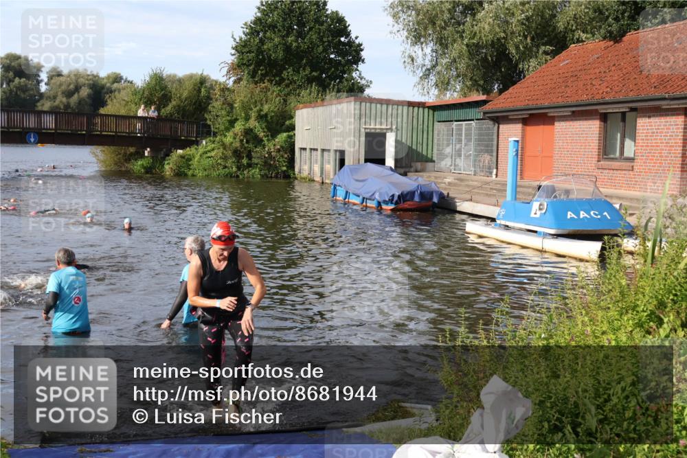 31.08.2025 - Elbe Triathlon Hamburg Luisa Fischer http://msf.ph/oto/8681944 31.08.2025 09:36:50 Schwimmen 861, 894 meine-sportfotos.de