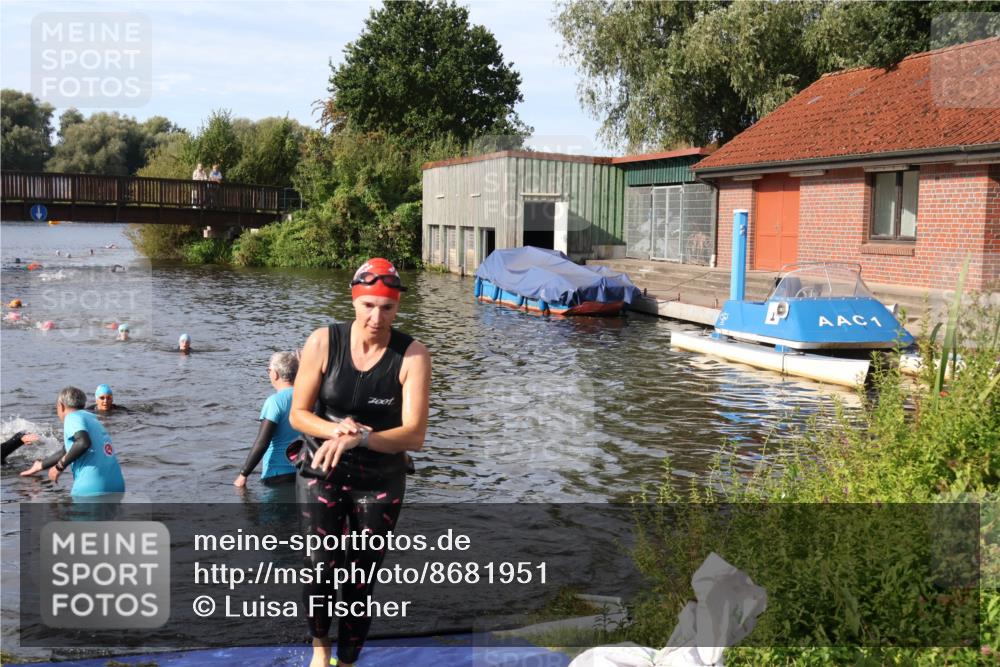 31.08.2025 - Elbe Triathlon Hamburg Luisa Fischer http://msf.ph/oto/8681951 31.08.2025 09:36:51 Schwimmen 861, 894 meine-sportfotos.de