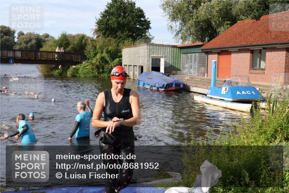 31.08.2025 - Elbe Triathlon Hamburg Luisa Fischer http://msf.ph/oto/8681952 31.08.2025 09:36:52 Schwimmen 861, 892, 894 meine-sportfotos.de