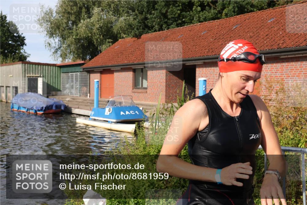 31.08.2025 - Elbe Triathlon Hamburg Luisa Fischer http://msf.ph/oto/8681959 31.08.2025 09:36:53 Schwimmen 861, 892, 894 meine-sportfotos.de