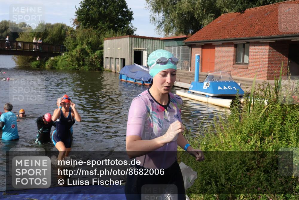 31.08.2025 - Elbe Triathlon Hamburg Luisa Fischer http://msf.ph/oto/8682006 31.08.2025 09:37:17 Schwimmen 799, 809, 836, 921, 931 meine-sportfotos.de