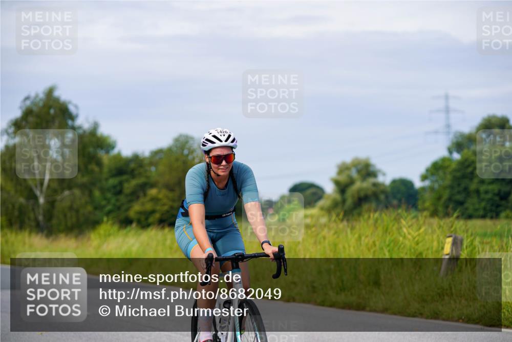 31.08.2025 - Elbe Triathlon Hamburg Michael Burmester http://msf.ph/oto/8682049 31.08.2025 10:59:59 Radfahren 1313, 1426, 1490 meine-sportfotos.de