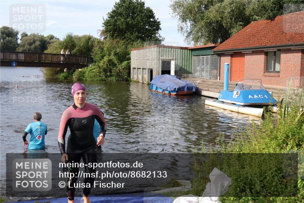 31.08.2025 - Elbe Triathlon Hamburg Luisa Fischer http://msf.ph/oto/8682133 31.08.2025 09:38:29 Schwimmen 789, 832 meine-sportfotos.de