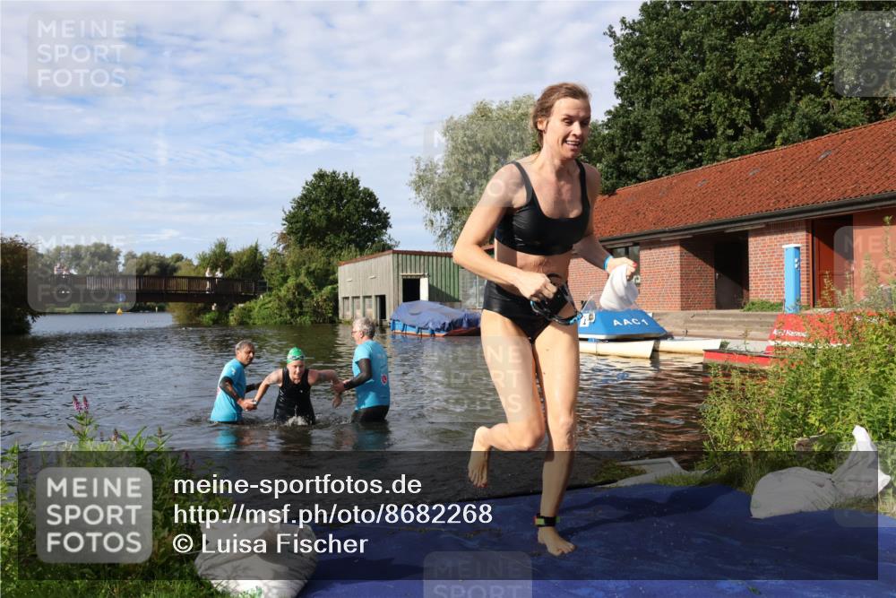 31.08.2025 - Elbe Triathlon Hamburg Luisa Fischer http://msf.ph/oto/8682268 31.08.2025 09:40:09 Schwimmen 796, 874, 877 meine-sportfotos.de