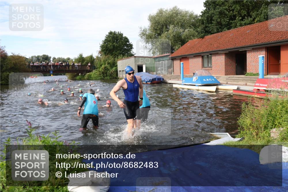 31.08.2025 - Elbe Triathlon Hamburg Luisa Fischer http://msf.ph/oto/8682483 31.08.2025 10:10:38 Schwimmen 942, 965, 968, 1078, 1085, 1091 meine-sportfotos.de
