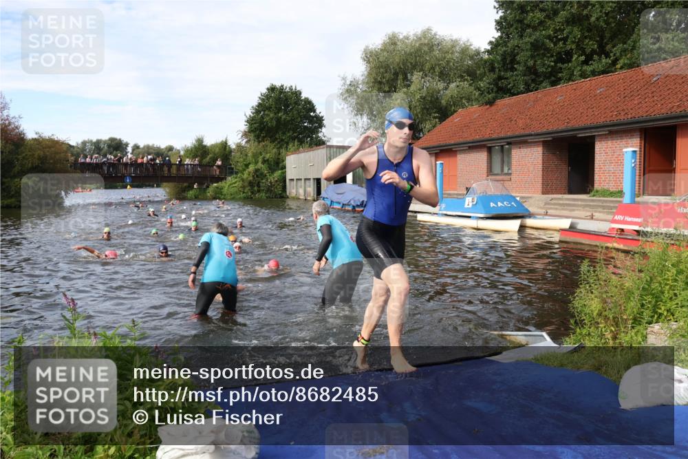 31.08.2025 - Elbe Triathlon Hamburg Luisa Fischer http://msf.ph/oto/8682485 31.08.2025 10:10:39 Schwimmen 942, 960, 965, 968, 1078, 1085, 1091 meine-sportfotos.de