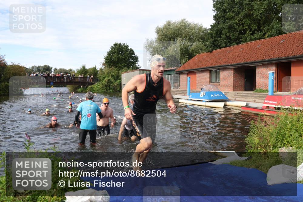 31.08.2025 - Elbe Triathlon Hamburg Luisa Fischer http://msf.ph/oto/8682504 31.08.2025 10:10:42 Schwimmen 942, 960, 965, 968, 998, 1033, 1070, 1078, 1085, 1106 meine-sportfotos.de