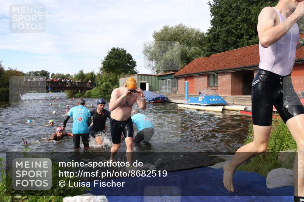 31.08.2025 - Elbe Triathlon Hamburg Luisa Fischer http://msf.ph/oto/8682519 31.08.2025 10:10:45 Schwimmen 950, 960, 965, 968, 971, 998, 1033, 1037, 1042, 1070, 1078, 1085, 1106 meine-sportfotos.de