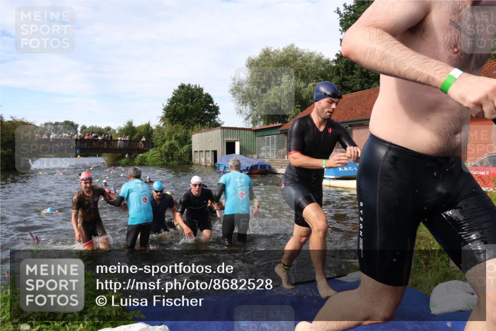 31.08.2025 - Elbe Triathlon Hamburg Luisa Fischer http://msf.ph/oto/8682528 31.08.2025 10:10:47 Schwimmen 950, 960, 965, 968, 971, 998, 1005, 1009, 1033, 1037, 1042, 1070, 1077, 1078, 1106 meine-sportfotos.de