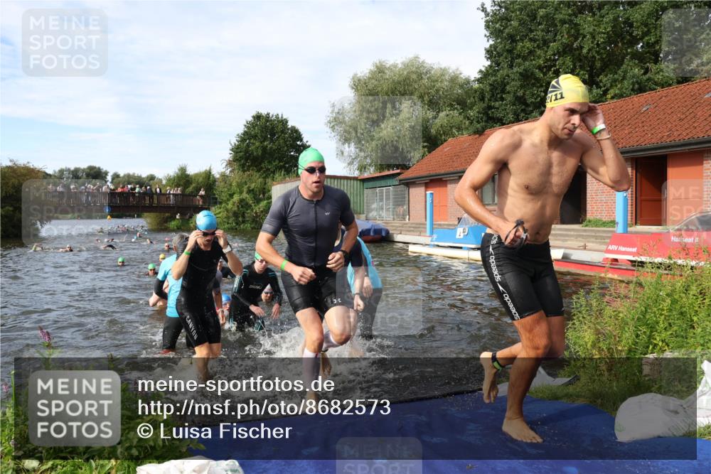 31.08.2025 - Elbe Triathlon Hamburg Luisa Fischer http://msf.ph/oto/8682573 31.08.2025 10:10:55 Schwimmen 947, 950, 961, 971, 974, 984, 998, 1005, 1009, 1024, 1033, 1037, 1042, 1051, 1077, 1081 meine-sportfotos.de