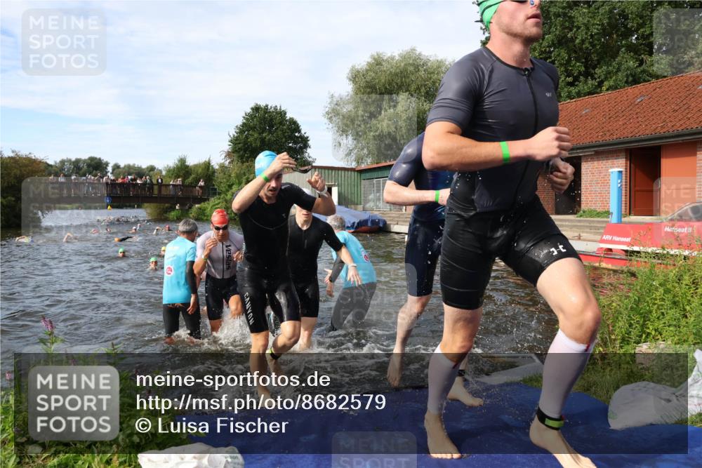 31.08.2025 - Elbe Triathlon Hamburg Luisa Fischer http://msf.ph/oto/8682579 31.08.2025 10:10:56 Schwimmen 947, 950, 961, 971, 974, 984, 1005, 1009, 1024, 1037, 1042, 1051, 1077, 1081 meine-sportfotos.de