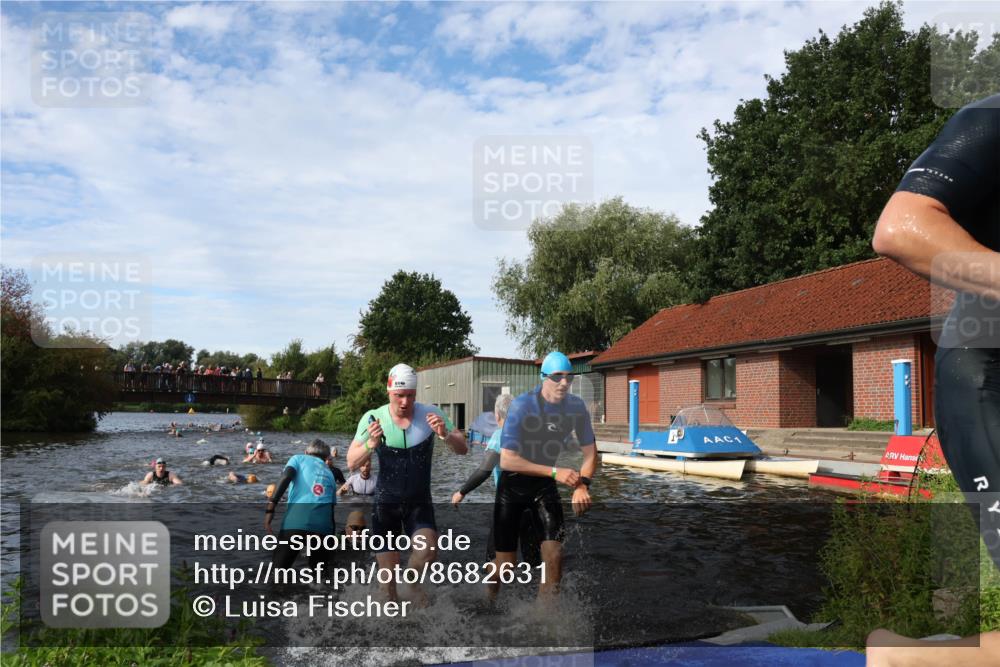 31.08.2025 - Elbe Triathlon Hamburg Luisa Fischer http://msf.ph/oto/8682631 31.08.2025 10:11:13 Schwimmen 936, 953, 978, 1000, 1049, 1074, 1095, 1099 meine-sportfotos.de