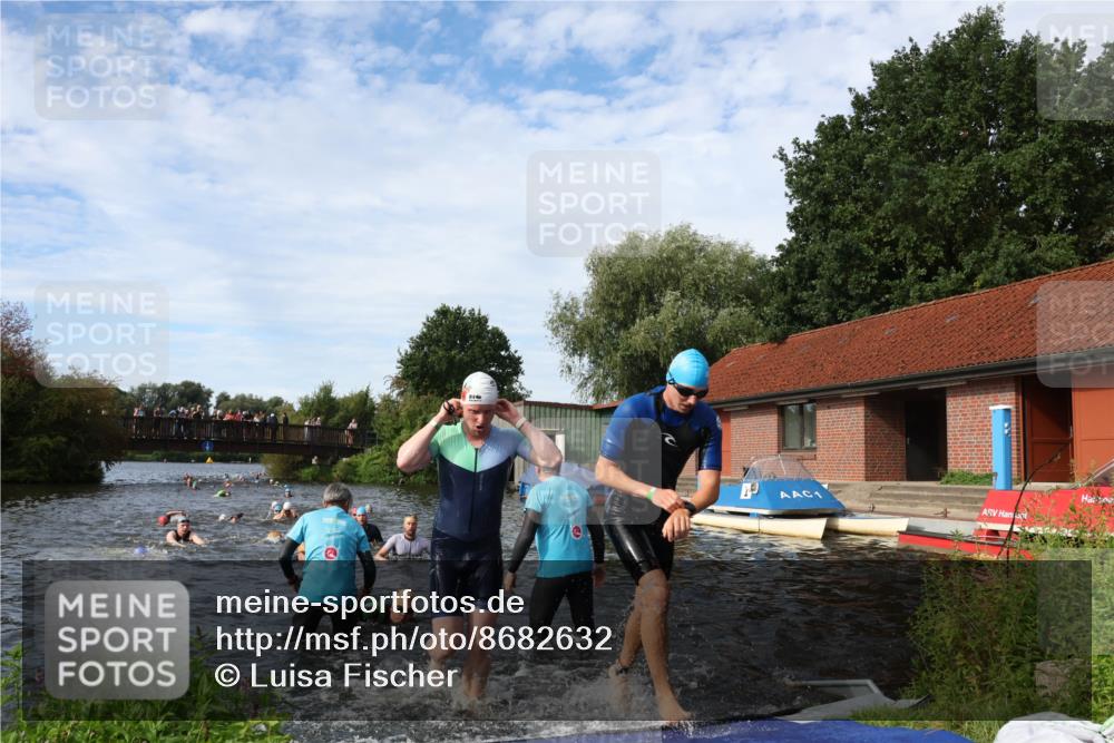 31.08.2025 - Elbe Triathlon Hamburg Luisa Fischer http://msf.ph/oto/8682632 31.08.2025 10:11:14 Schwimmen 936, 953, 978, 1000, 1049, 1074, 1095, 1097, 1099 meine-sportfotos.de