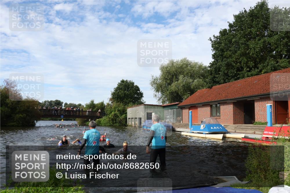 31.08.2025 - Elbe Triathlon Hamburg Luisa Fischer http://msf.ph/oto/8682650 31.08.2025 10:11:17 Schwimmen 936, 953, 978, 1001, 1049, 1074, 1095, 1097 meine-sportfotos.de