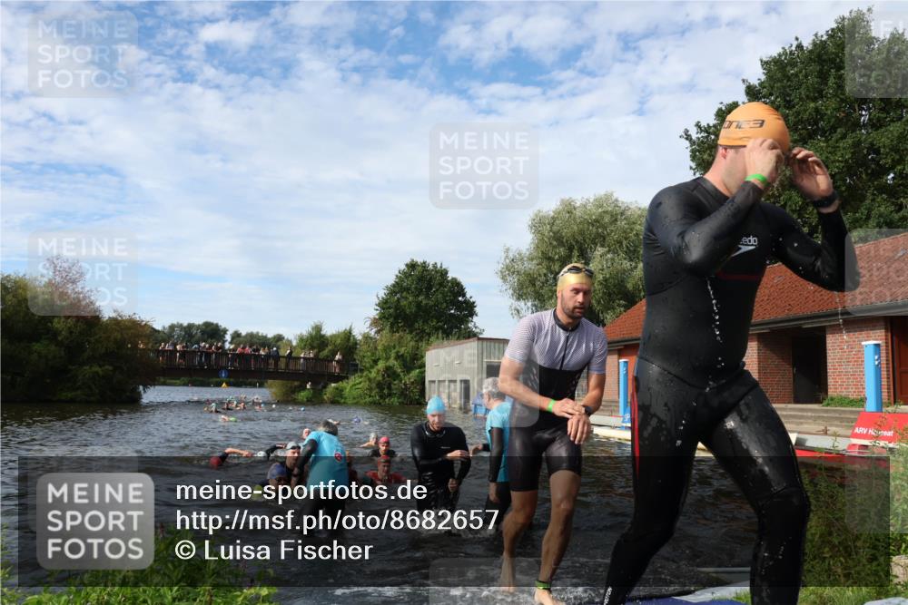 31.08.2025 - Elbe Triathlon Hamburg Luisa Fischer http://msf.ph/oto/8682657 31.08.2025 10:11:22 Schwimmen 975, 983, 996, 1001, 1049, 1065, 1083, 1095, 1097, 1107 meine-sportfotos.de