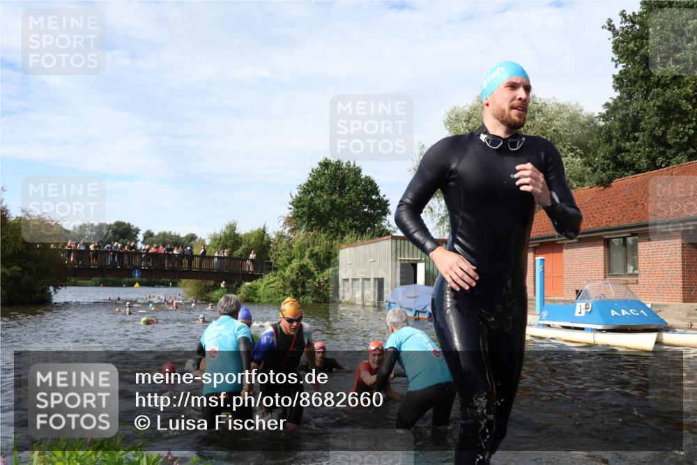 31.08.2025 - Elbe Triathlon Hamburg Luisa Fischer http://msf.ph/oto/8682660 31.08.2025 10:11:24 Schwimmen 957, 975, 983, 996, 1001, 1049, 1065, 1083, 1095, 1097, 1107 meine-sportfotos.de
