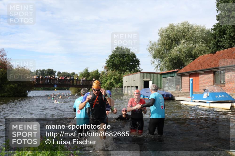 31.08.2025 - Elbe Triathlon Hamburg Luisa Fischer http://msf.ph/oto/8682665 31.08.2025 10:11:25 Schwimmen 957, 975, 983, 996, 1001, 1049, 1065, 1083, 1095, 1097, 1107 meine-sportfotos.de