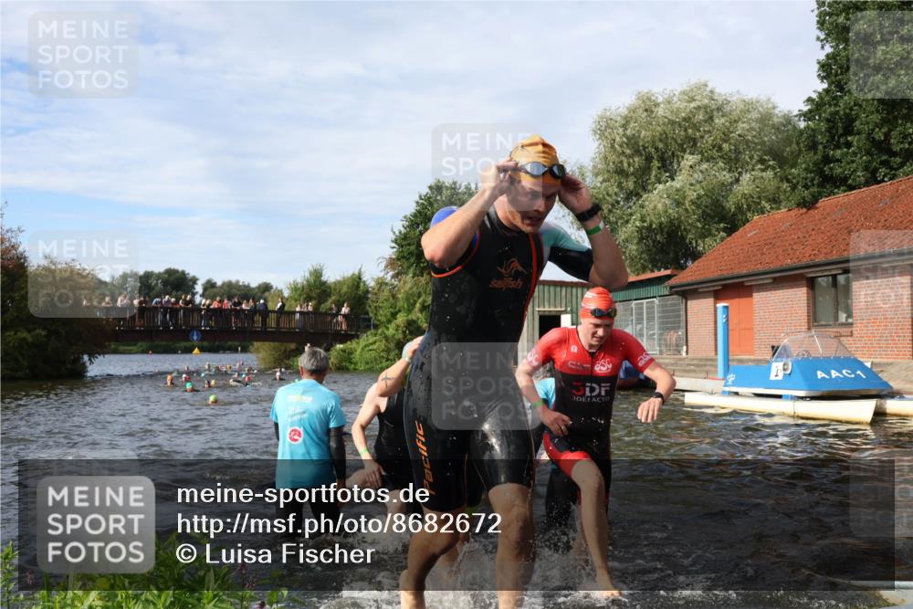 31.08.2025 - Elbe Triathlon Hamburg Luisa Fischer http://msf.ph/oto/8682672 31.08.2025 10:11:26 Schwimmen 957, 975, 983, 996, 1001, 1043, 1049, 1065, 1083, 1097, 1107, 1109 meine-sportfotos.de