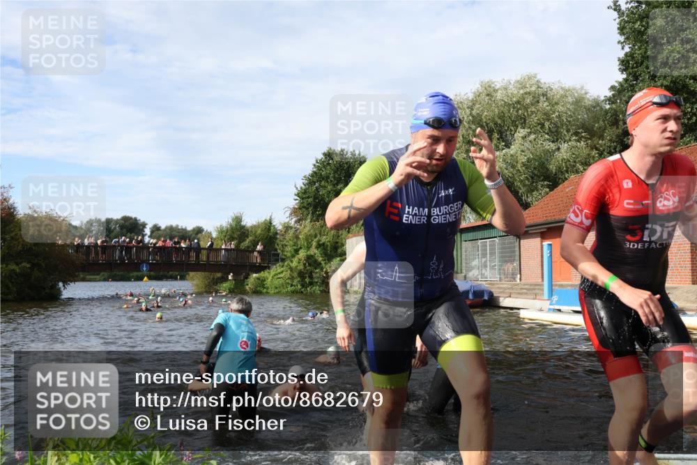 31.08.2025 - Elbe Triathlon Hamburg Luisa Fischer http://msf.ph/oto/8682679 31.08.2025 10:11:27 Schwimmen 957, 975, 983, 996, 1001, 1043, 1065, 1083, 1096, 1097, 1107, 1109 meine-sportfotos.de