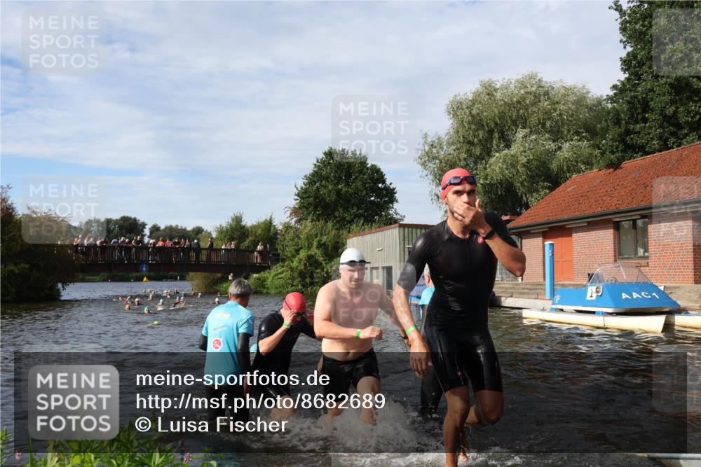 31.08.2025 - Elbe Triathlon Hamburg Luisa Fischer http://msf.ph/oto/8682689 31.08.2025 10:11:29 Schwimmen 957, 975, 983, 996, 1001, 1043, 1065, 1083, 1096, 1107, 1109 meine-sportfotos.de
