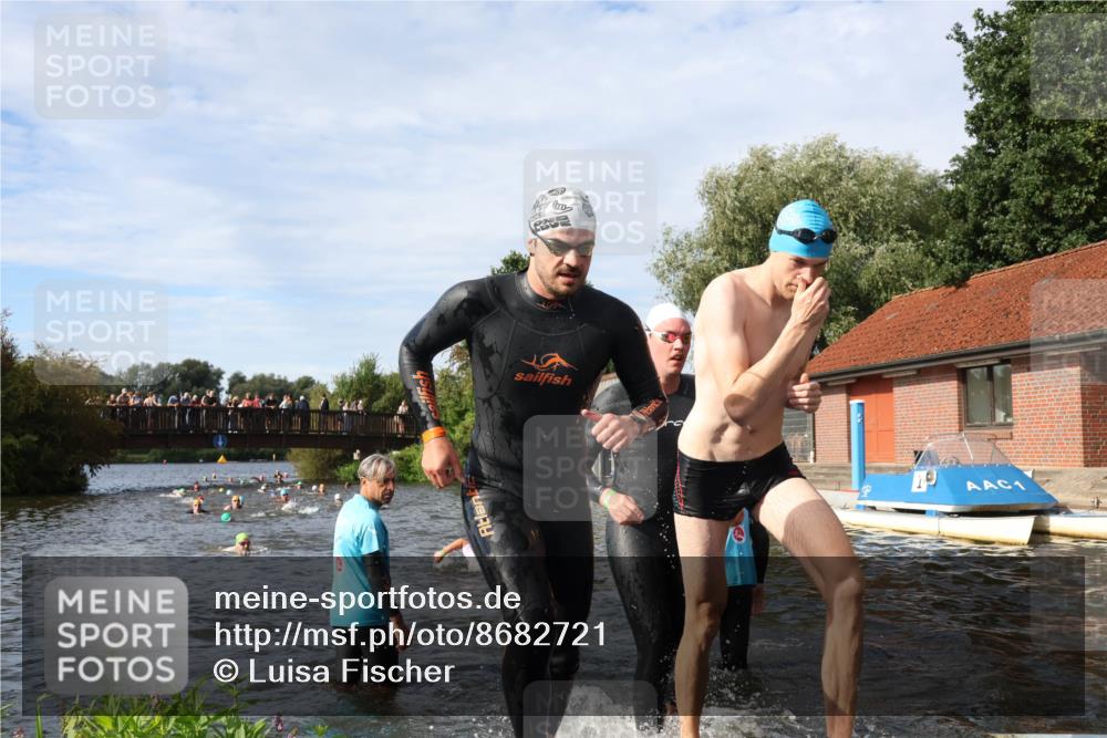 31.08.2025 - Elbe Triathlon Hamburg Luisa Fischer http://msf.ph/oto/8682721 31.08.2025 10:11:35 Schwimmen 957, 1043, 1052, 1065, 1096, 1107, 1109 meine-sportfotos.de