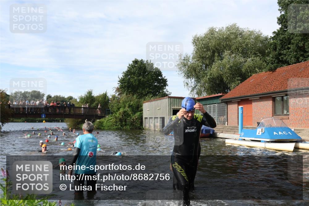 31.08.2025 - Elbe Triathlon Hamburg Luisa Fischer http://msf.ph/oto/8682756 31.08.2025 10:11:52 Schwimmen 945, 980, 1031, 1039, 1048 meine-sportfotos.de