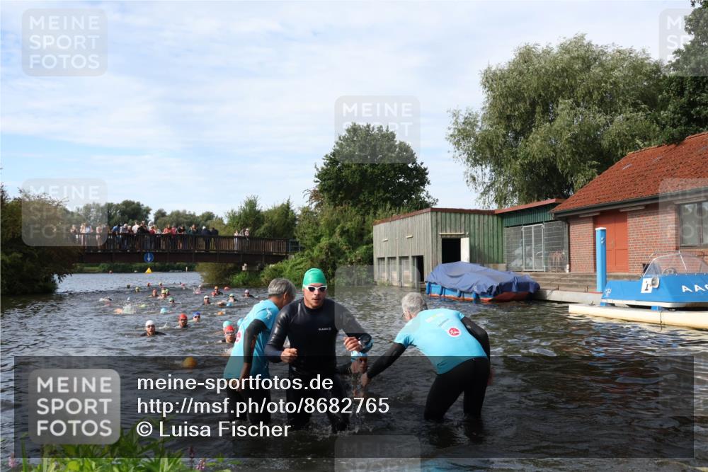 31.08.2025 - Elbe Triathlon Hamburg Luisa Fischer http://msf.ph/oto/8682765 31.08.2025 10:11:57 Schwimmen 945, 963, 981, 1031, 1039, 1076, 1086 meine-sportfotos.de