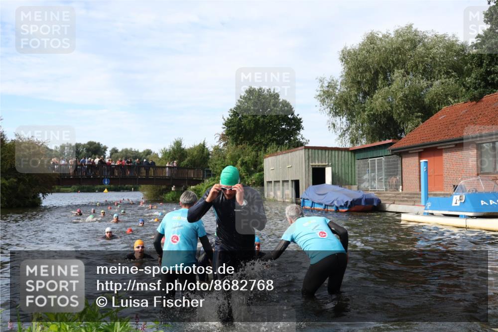 31.08.2025 - Elbe Triathlon Hamburg Luisa Fischer http://msf.ph/oto/8682768 31.08.2025 10:11:57 Schwimmen 945, 963, 981, 1031, 1039, 1076, 1086 meine-sportfotos.de