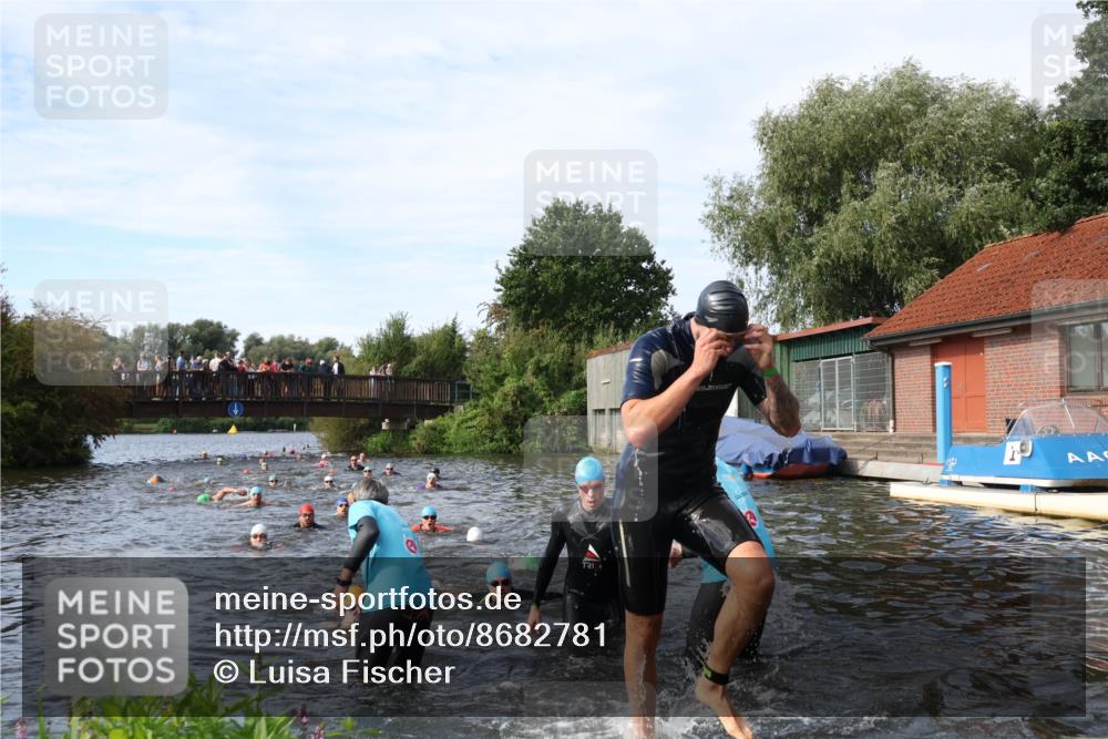 31.08.2025 - Elbe Triathlon Hamburg Luisa Fischer http://msf.ph/oto/8682781 31.08.2025 10:12:00 Schwimmen 943, 963, 981, 1016, 1031, 1039, 1076, 1086, 1158 meine-sportfotos.de