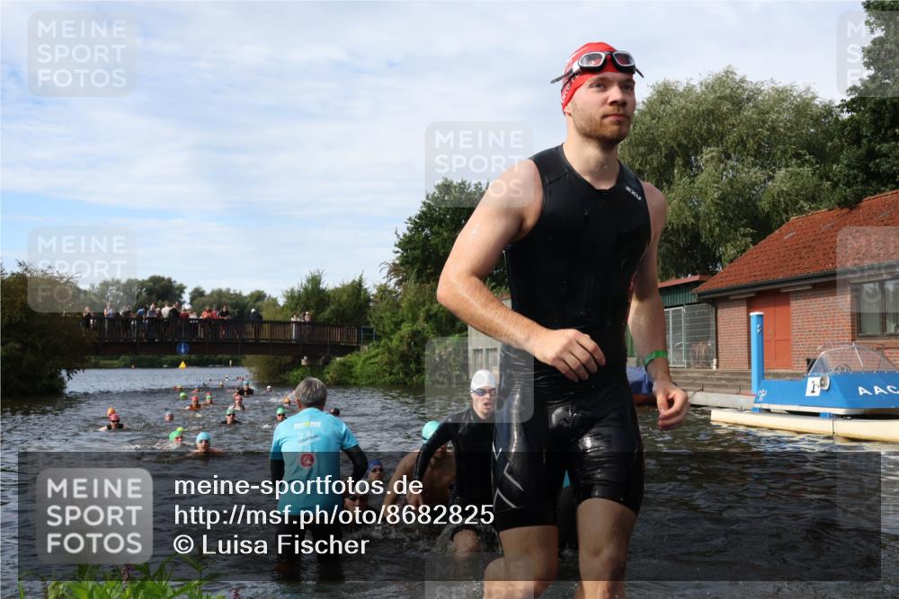 31.08.2025 - Elbe Triathlon Hamburg Luisa Fischer http://msf.ph/oto/8682825 31.08.2025 10:12:08 Schwimmen 937, 943, 963, 981, 1016, 1020, 1028, 1076, 1080, 1086, 1093, 1158 meine-sportfotos.de