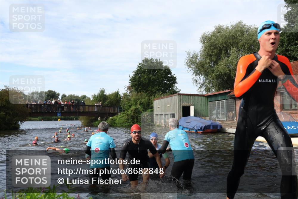 31.08.2025 - Elbe Triathlon Hamburg Luisa Fischer http://msf.ph/oto/8682848 31.08.2025 10:12:14 Schwimmen 937, 954, 970, 1003, 1016, 1020, 1028, 1062, 1080, 1093 meine-sportfotos.de