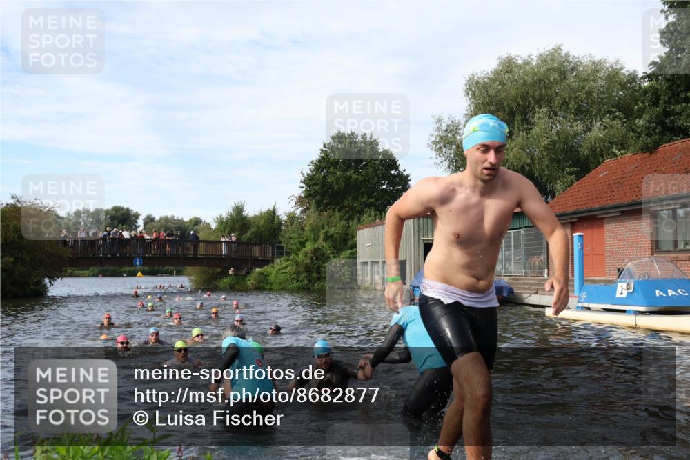 31.08.2025 - Elbe Triathlon Hamburg Luisa Fischer http://msf.ph/oto/8682877 31.08.2025 10:12:21 Schwimmen 954, 970, 989, 994, 1003, 1007, 1062, 1092 meine-sportfotos.de