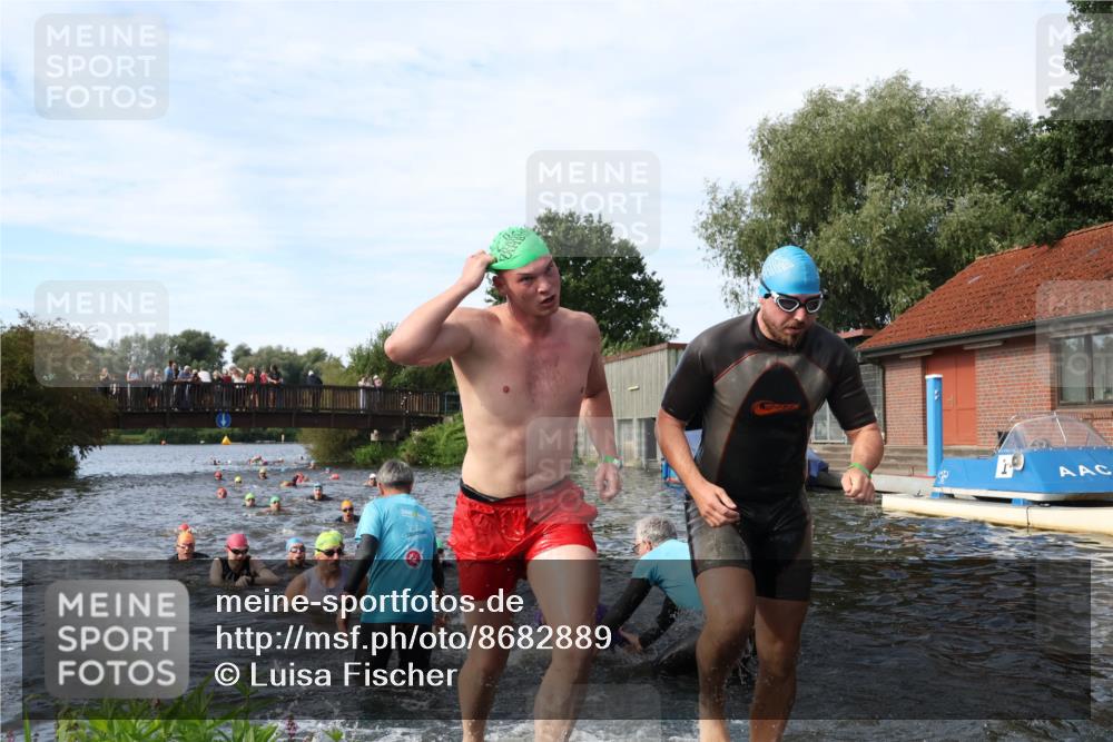 31.08.2025 - Elbe Triathlon Hamburg Luisa Fischer http://msf.ph/oto/8682889 31.08.2025 10:12:24 Schwimmen 954, 958, 970, 989, 994, 1003, 1007, 1056, 1062, 1067, 1092 meine-sportfotos.de