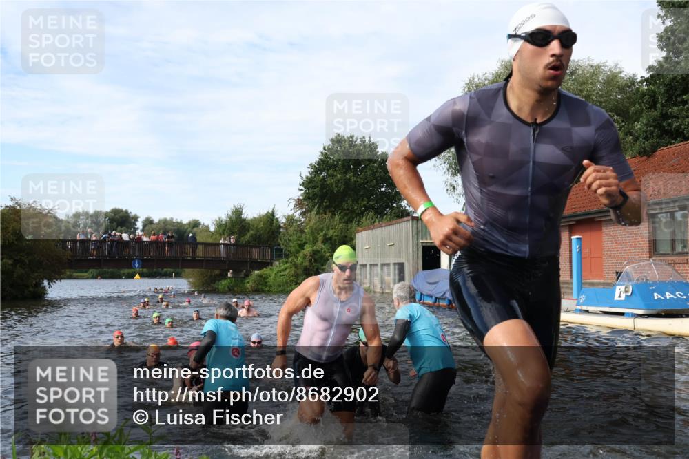31.08.2025 - Elbe Triathlon Hamburg Luisa Fischer http://msf.ph/oto/8682902 31.08.2025 10:12:28 Schwimmen 948, 954, 958, 989, 994, 1003, 1007, 1013, 1056, 1067, 1075, 1092 meine-sportfotos.de