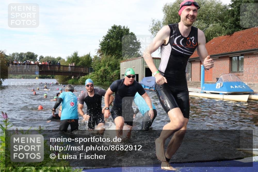 31.08.2025 - Elbe Triathlon Hamburg Luisa Fischer http://msf.ph/oto/8682912 31.08.2025 10:12:32 Schwimmen 948, 951, 958, 994, 1007, 1013, 1056, 1067, 1075, 1092 meine-sportfotos.de