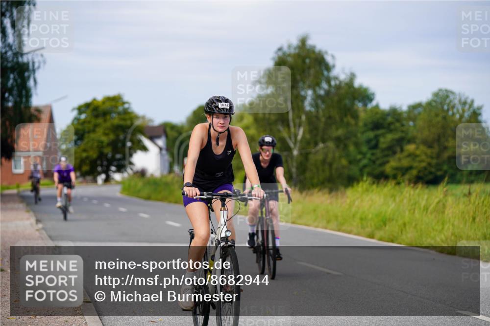 31.08.2025 - Elbe Triathlon Hamburg Michael Burmester http://msf.ph/oto/8682944 31.08.2025 11:07:06 Radfahren 952, 1477, 1556, 1561, 1618 meine-sportfotos.de