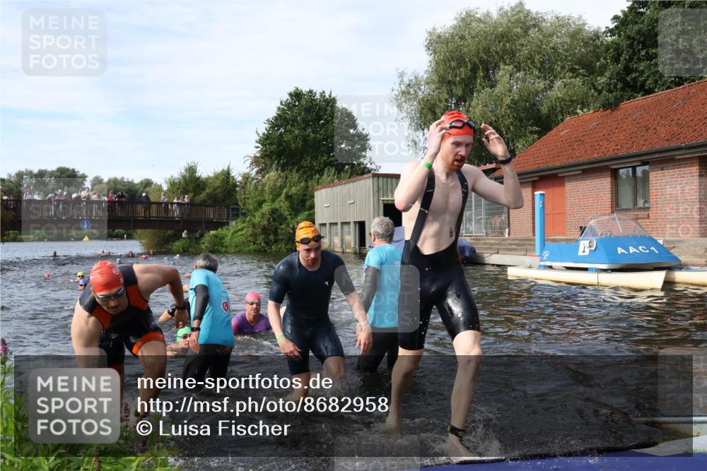 31.08.2025 - Elbe Triathlon Hamburg Luisa Fischer http://msf.ph/oto/8682958 31.08.2025 10:12:41 Schwimmen 935, 951, 964, 972, 973, 997, 1013, 1018, 1026, 1075, 1088 meine-sportfotos.de