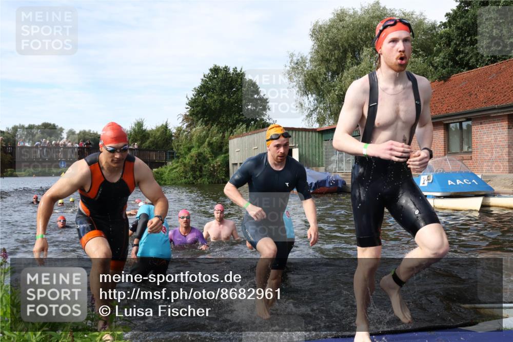 31.08.2025 - Elbe Triathlon Hamburg Luisa Fischer http://msf.ph/oto/8682961 31.08.2025 10:12:42 Schwimmen 935, 951, 964, 972, 973, 997, 1013, 1018, 1026, 1088 meine-sportfotos.de