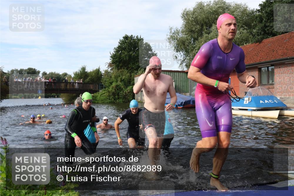 31.08.2025 - Elbe Triathlon Hamburg Luisa Fischer http://msf.ph/oto/8682989 31.08.2025 10:12:47 Schwimmen 935, 964, 966, 972, 973, 997, 1018, 1026, 1047, 1088 meine-sportfotos.de