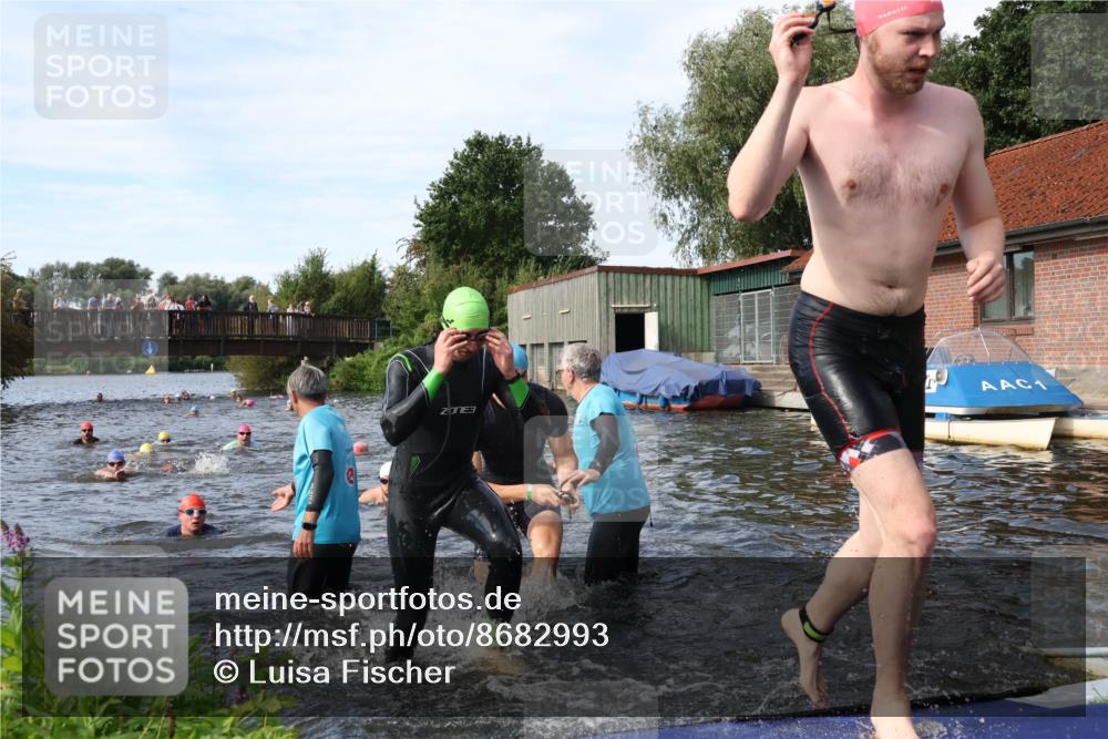 31.08.2025 - Elbe Triathlon Hamburg Luisa Fischer http://msf.ph/oto/8682993 31.08.2025 10:12:48 Schwimmen 964, 966, 972, 973, 1026, 1047, 1088 meine-sportfotos.de