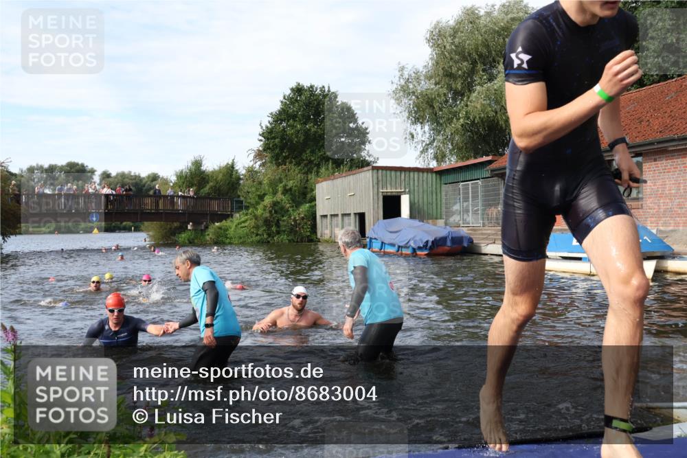 31.08.2025 - Elbe Triathlon Hamburg Luisa Fischer http://msf.ph/oto/8683004 31.08.2025 10:12:50 Schwimmen 964, 966, 972, 973, 1026, 1047, 1088 meine-sportfotos.de