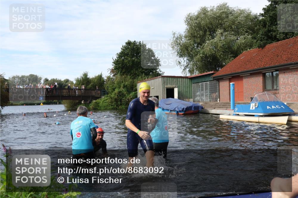 31.08.2025 - Elbe Triathlon Hamburg Luisa Fischer http://msf.ph/oto/8683092 31.08.2025 10:13:08 Schwimmen 992, 993, 1008, 1027, 1060, 1082 meine-sportfotos.de