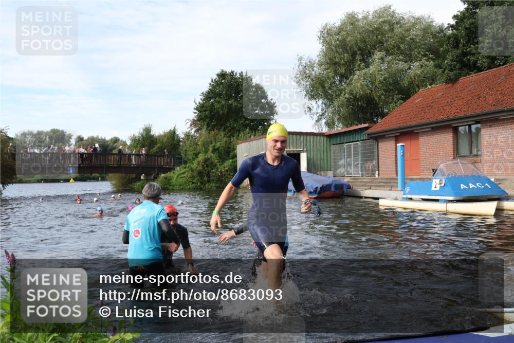 31.08.2025 - Elbe Triathlon Hamburg Luisa Fischer http://msf.ph/oto/8683093 31.08.2025 10:13:08 Schwimmen 992, 993, 1008, 1027, 1060, 1082 meine-sportfotos.de
