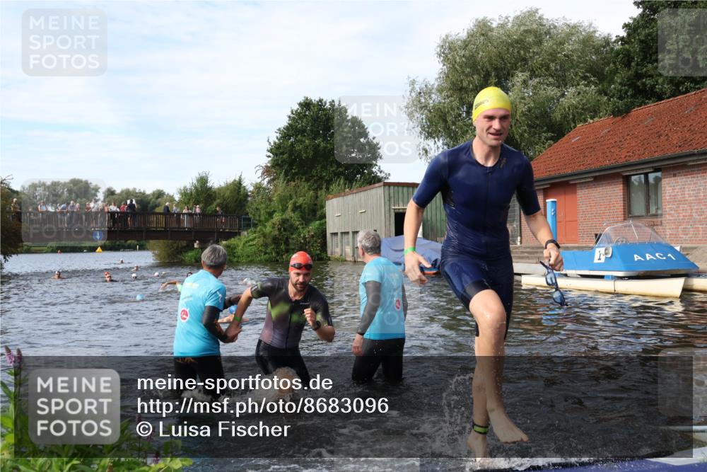 31.08.2025 - Elbe Triathlon Hamburg Luisa Fischer http://msf.ph/oto/8683096 31.08.2025 10:13:09 Schwimmen 992, 993, 1008, 1022, 1082 meine-sportfotos.de