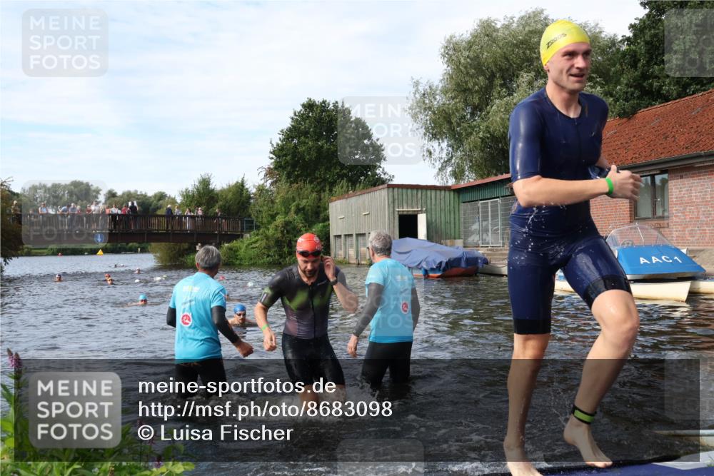 31.08.2025 - Elbe Triathlon Hamburg Luisa Fischer http://msf.ph/oto/8683098 31.08.2025 10:13:09 Schwimmen 992, 993, 1008, 1022, 1082 meine-sportfotos.de
