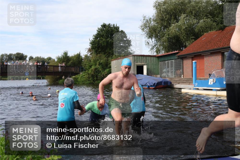 31.08.2025 - Elbe Triathlon Hamburg Luisa Fischer http://msf.ph/oto/8683132 31.08.2025 10:13:27 Schwimmen 979, 1021, 1035, 1055 meine-sportfotos.de